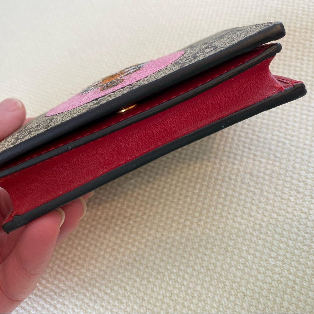 GUCCI GG Supreme
Canvas Mystic Cat
Compact Wallet - Picture 10 of 13